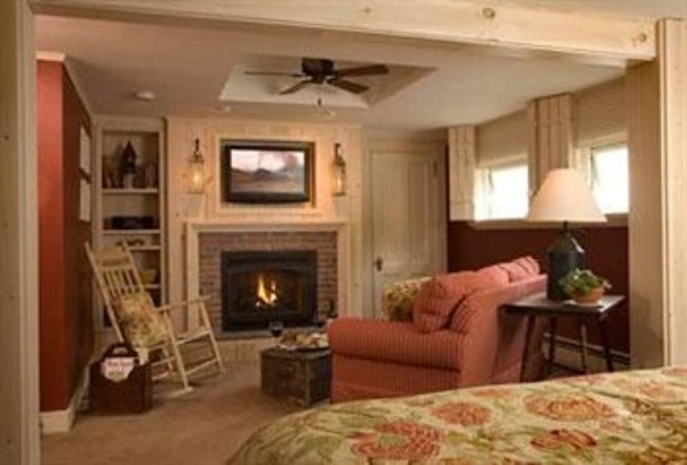 Фото Deerhill Inn