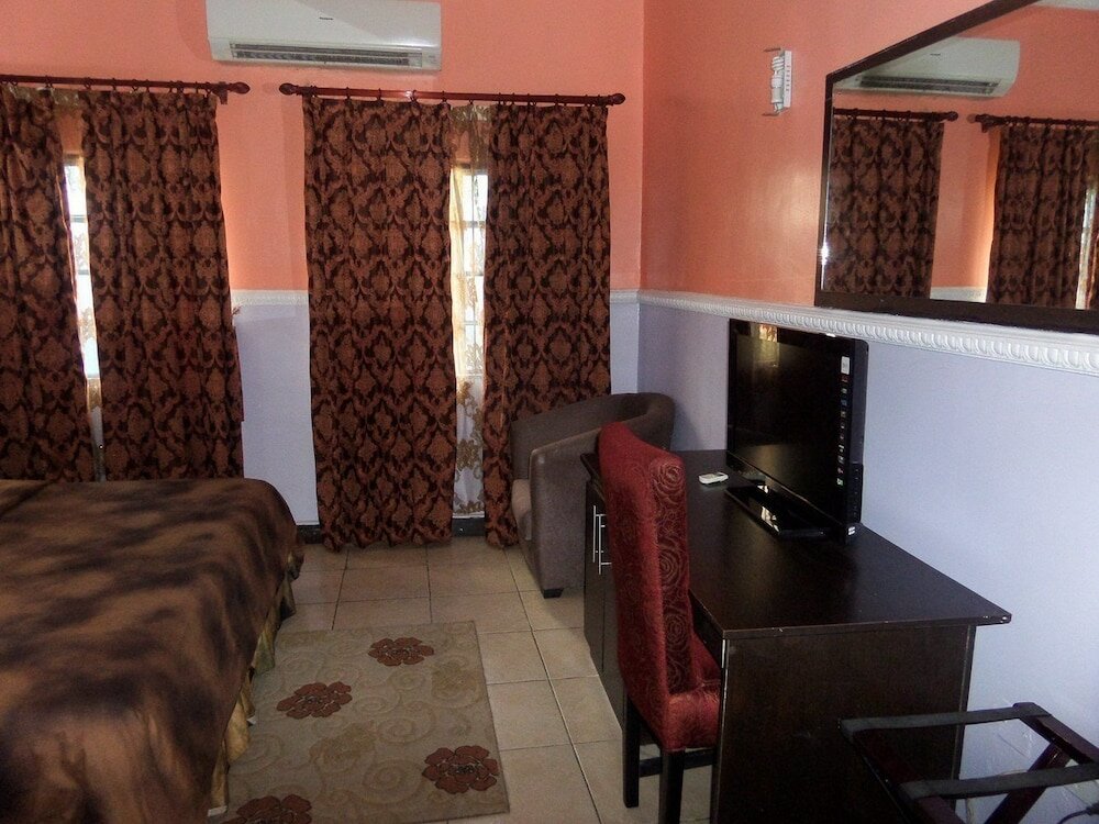 Фото Trafford Hotel