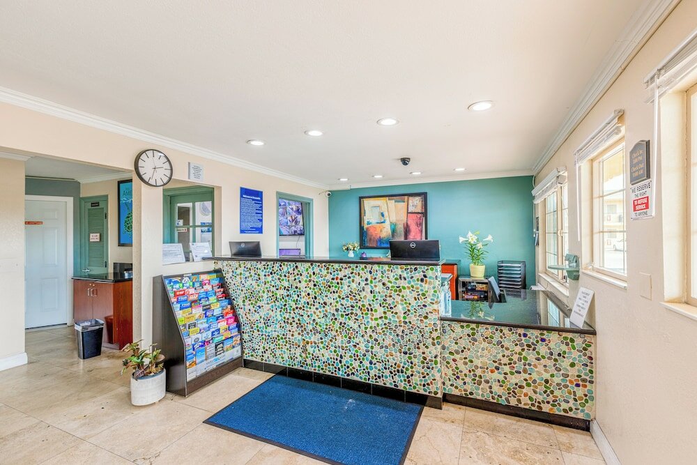 Фото Travelodge by Wyndham Oceanside