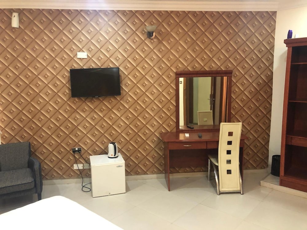 Фото Solitude Hotel Victoria Island