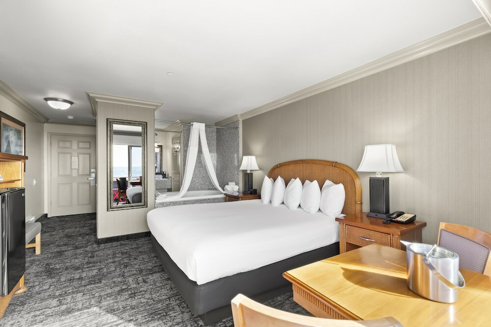 Фото Surf & Sand Lodge