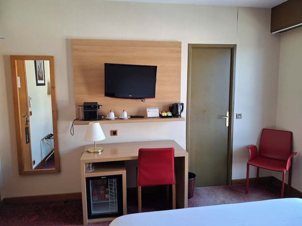 Фото Inter-Hotel De La Tour Maje