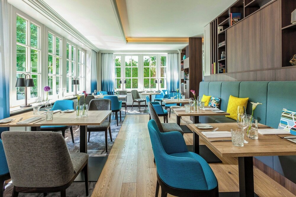 Фото Courtyard by Marriott Hamburg Airport