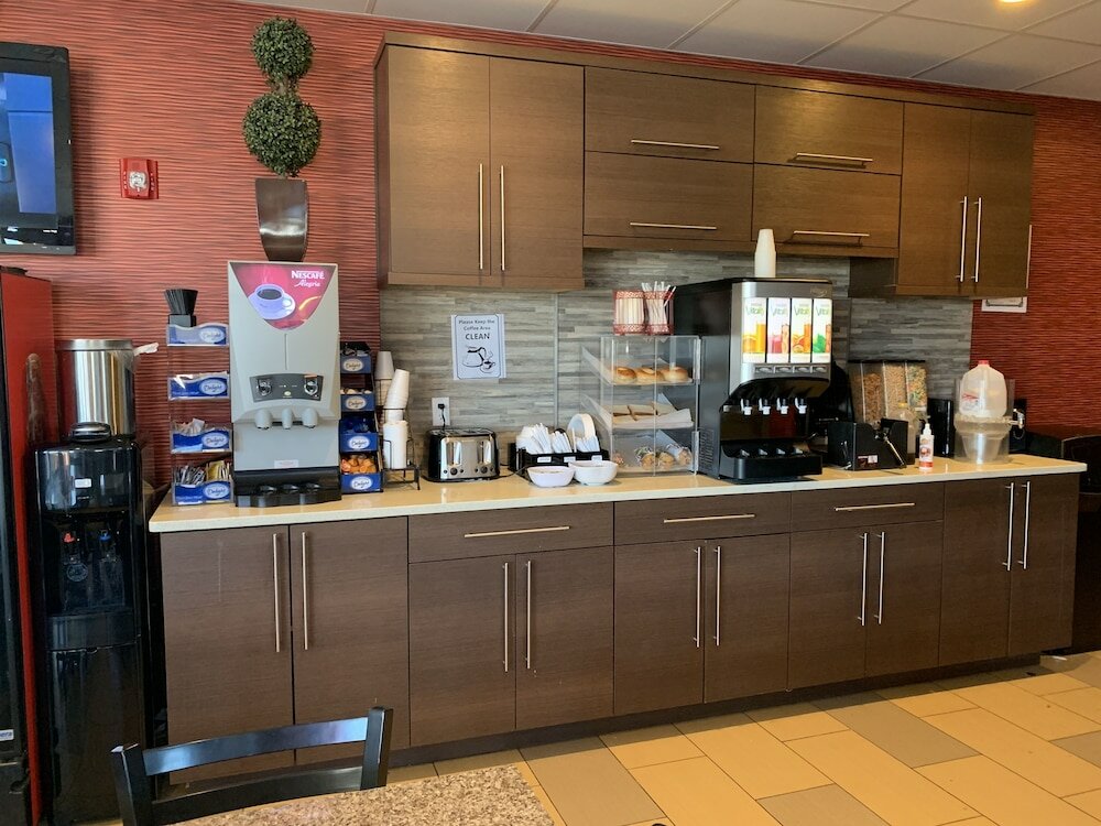 Фото Red Carpet Inn Elmwood Park