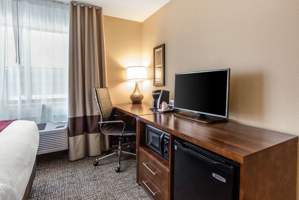 Фото Comfort Inn La Porte