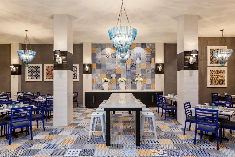 Фото Sheraton Charlotte Hotel