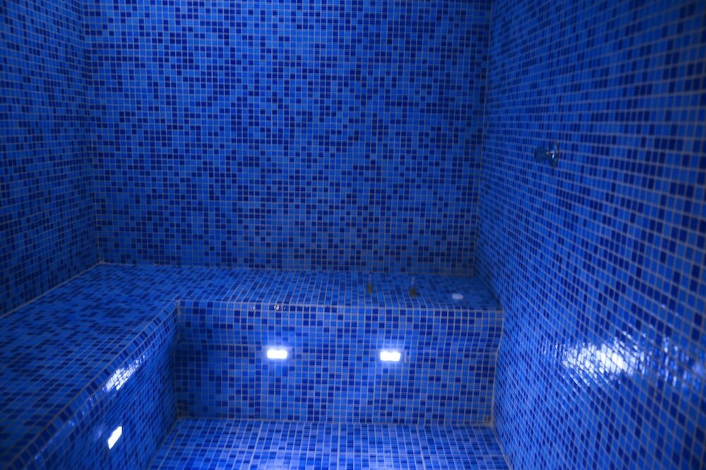 Фото Crown Town Hotel