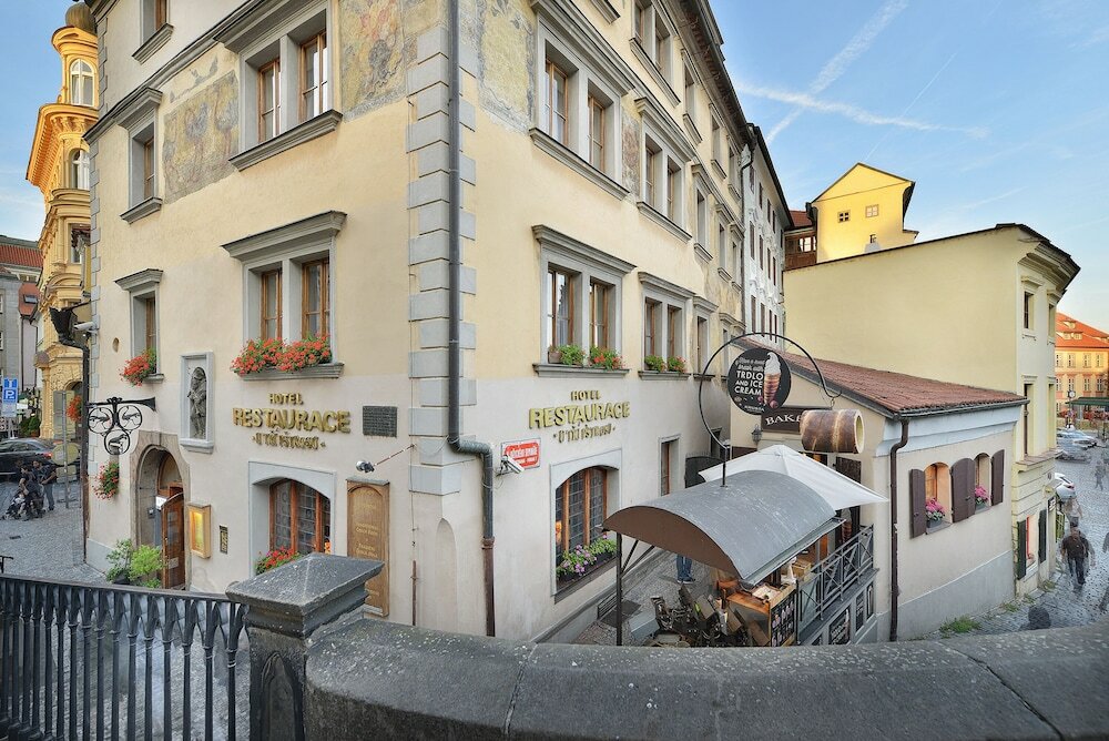 Фото Hotel U Tri Pstrosu