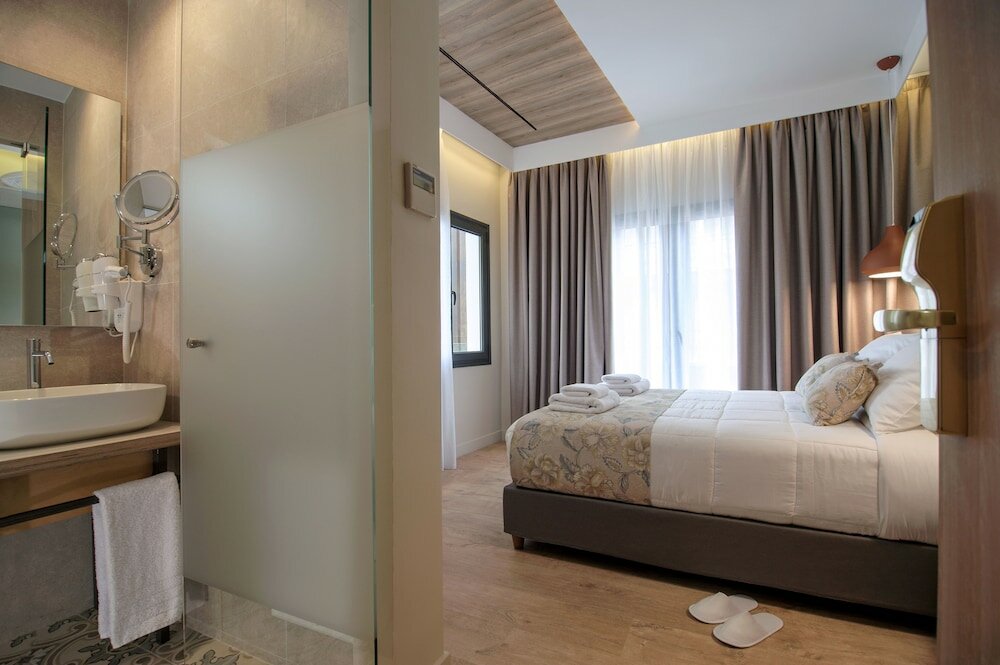 Фото Seasabelle Hotel near Athens Airport