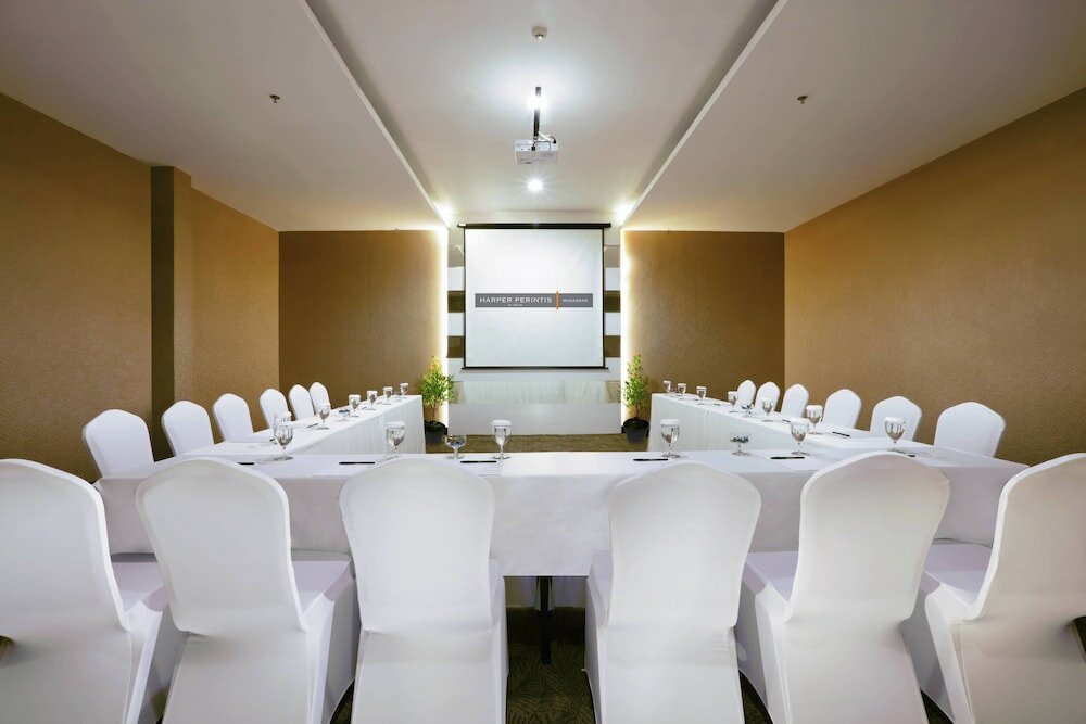 Фото Отель Harper Perintis Makassar