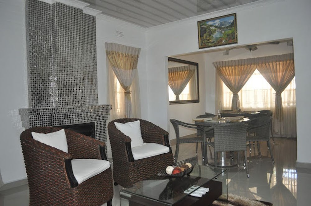 Фото Crown Guest Lodge