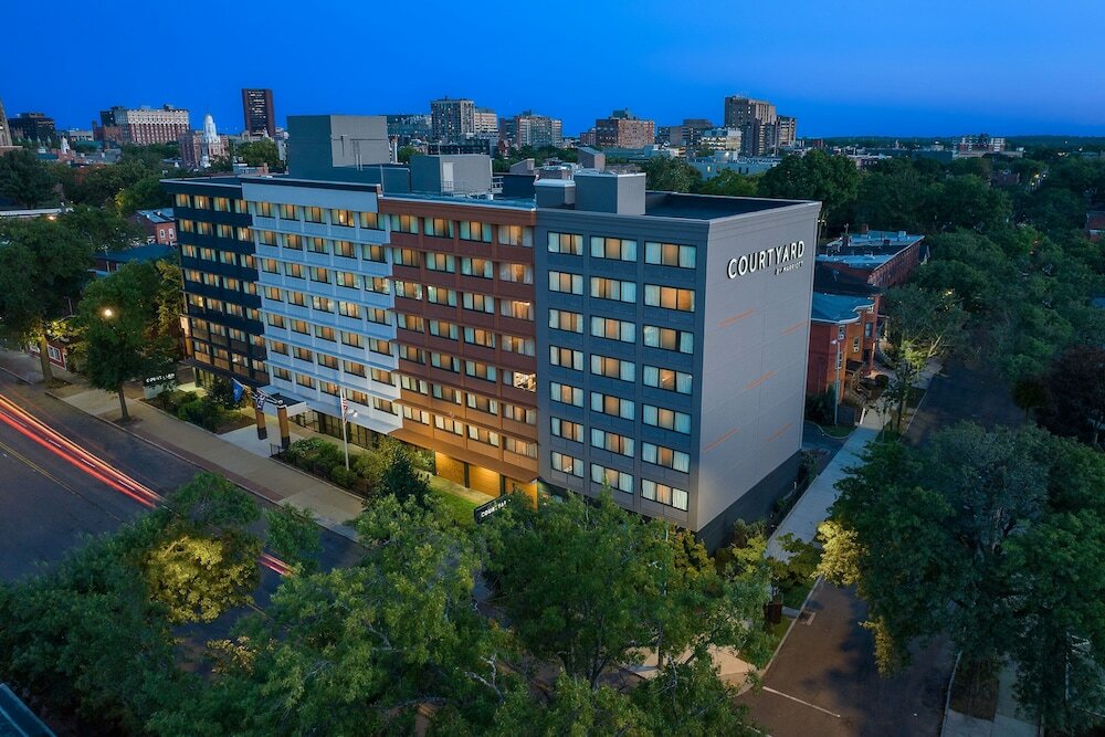 Фото Courtyard New Haven at Yale