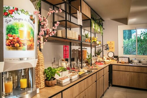 Внешний вид отеля Ibis Roquebrune Cap Martin Menton в Рокбрюн-Кап-Мартене, фото 4