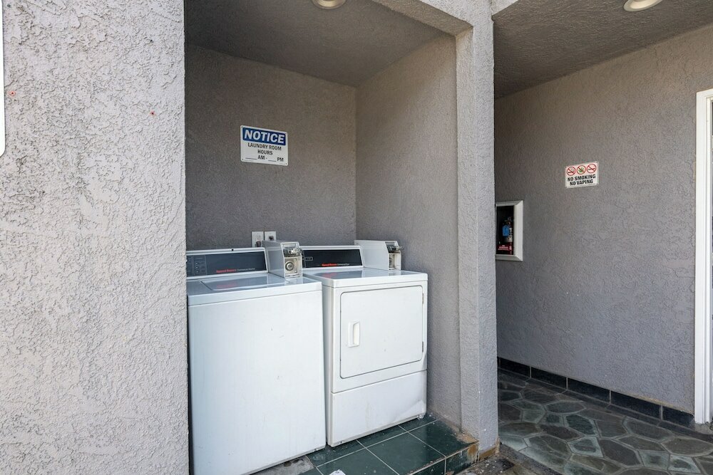 Фото Hollywood City Inn