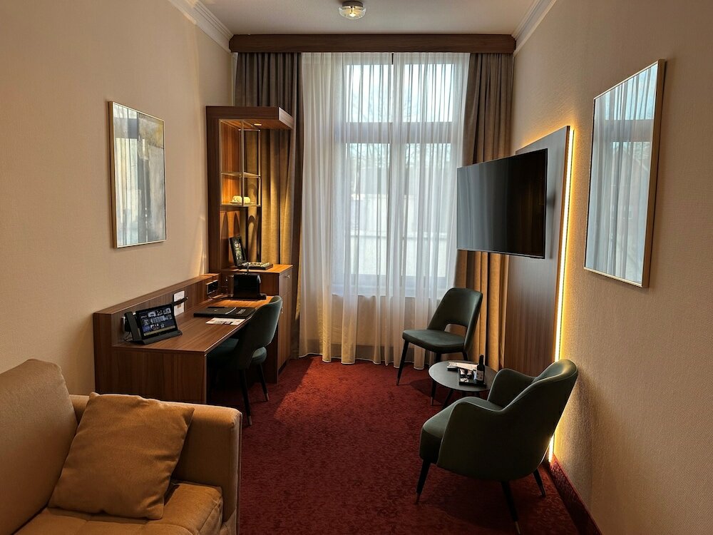 Фото Hotel Am Schloss Aurich Schlossresidenz