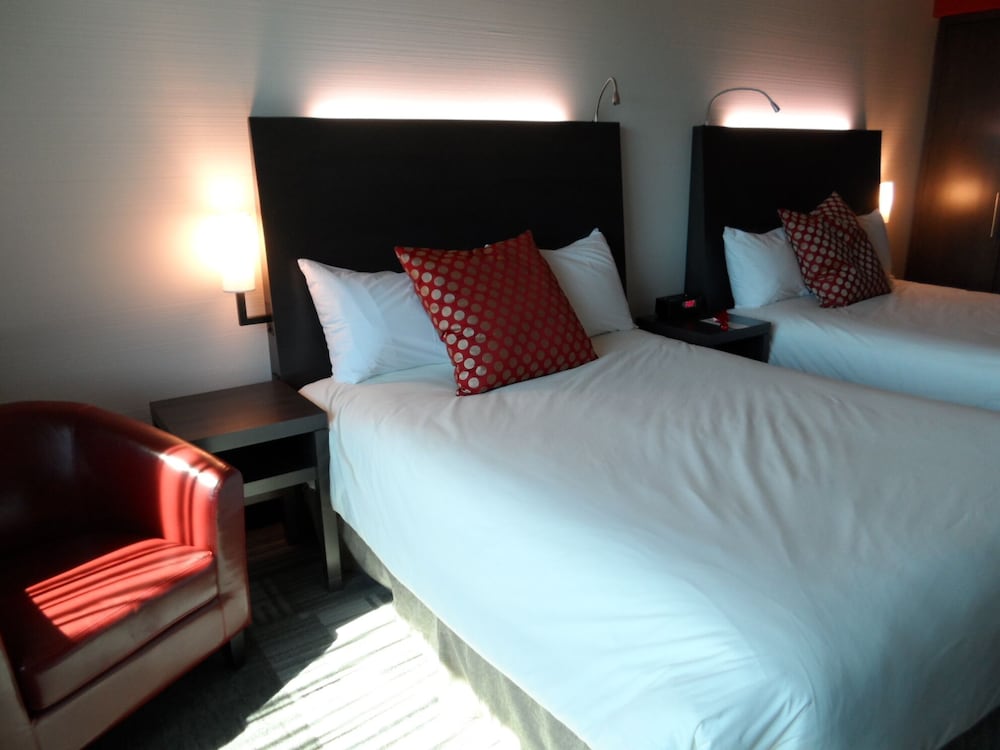 Фото Grand Times Hotel Sherbrooke