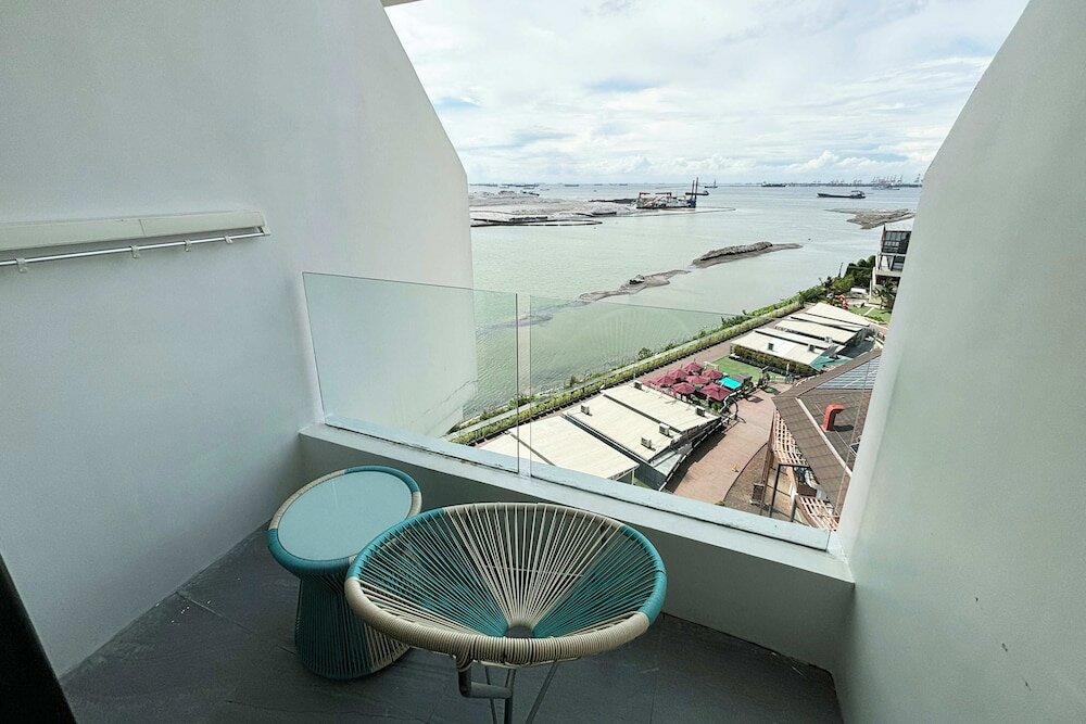 Фото Lime Resort Manila