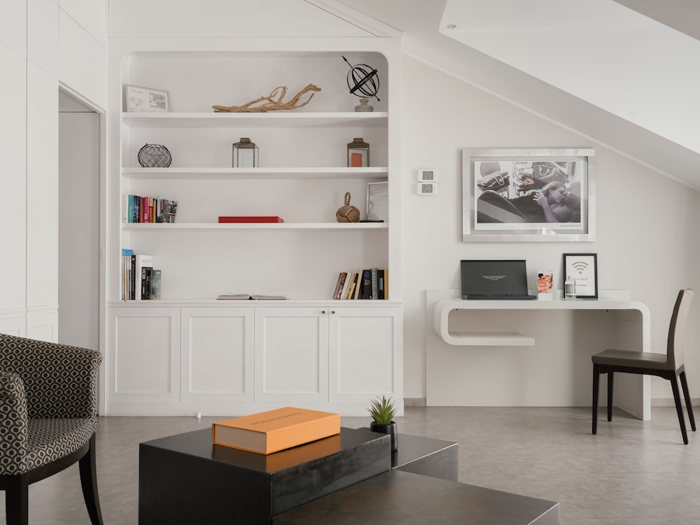 Фото Montenapoleone Suites