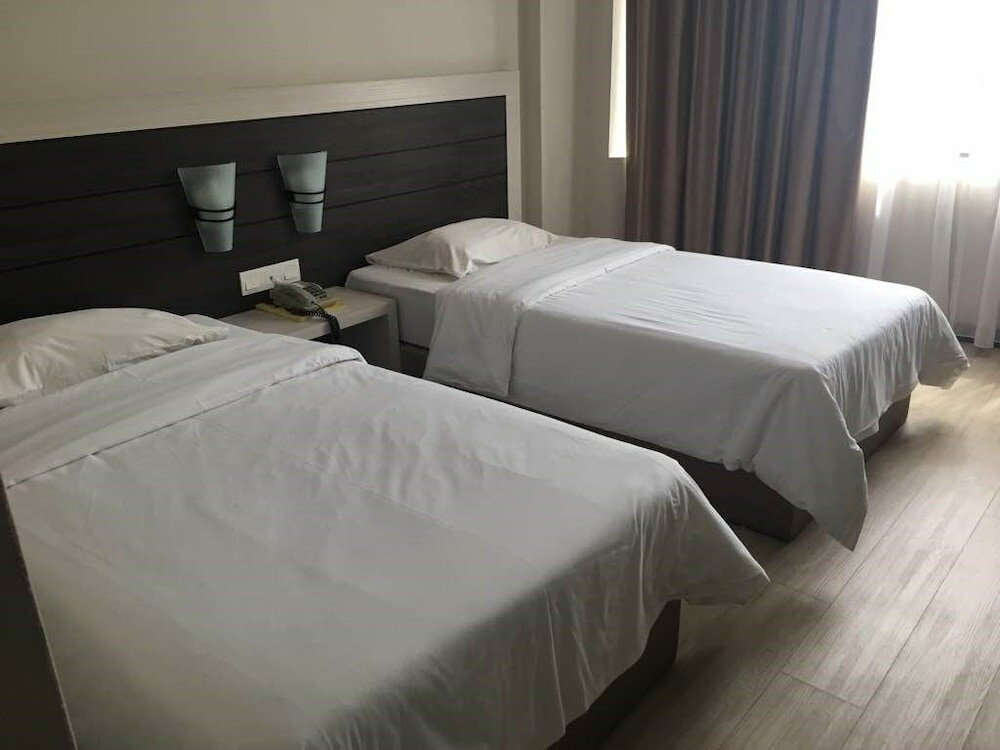 Фото Somerset Hotel