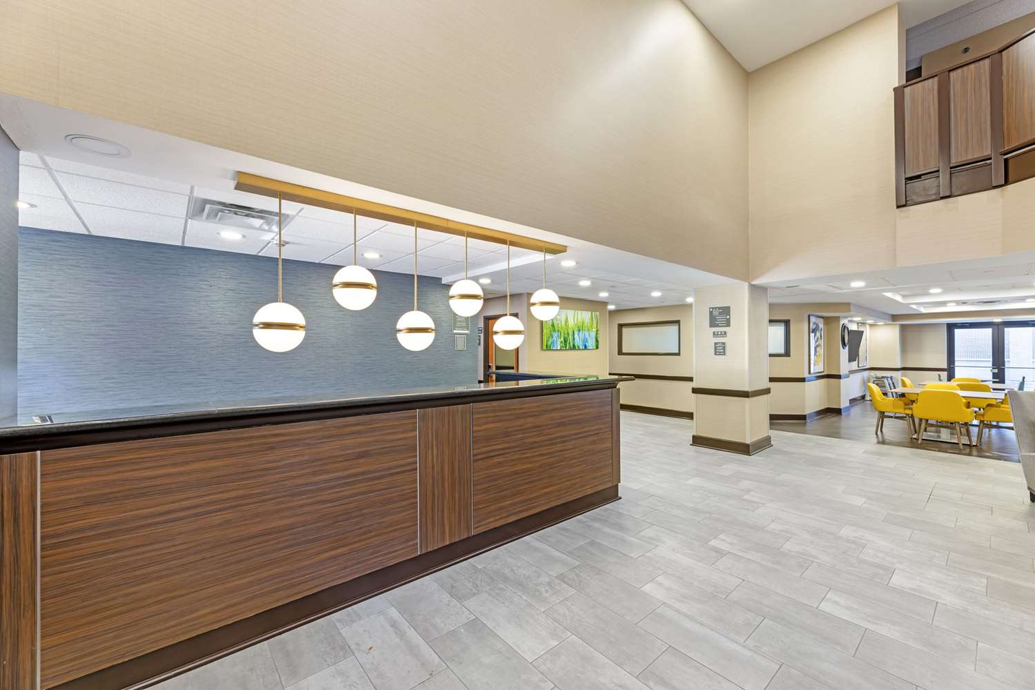 Фото Comfort Inn & Suites Arlington Heights - Schaumburg