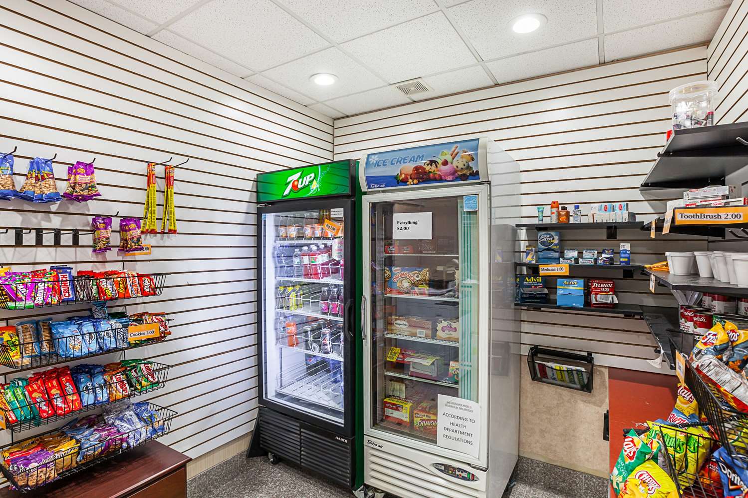 Фото Quality Inn & Suites Cincinnati Downtown