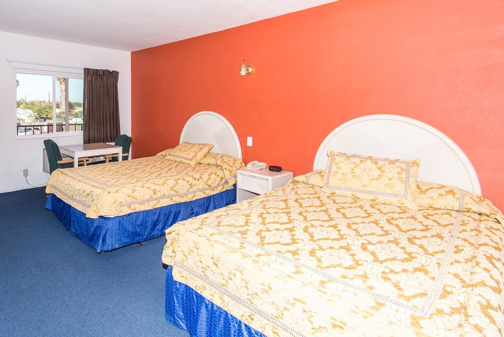 Фото Sea Rock Inn - Los Angeles