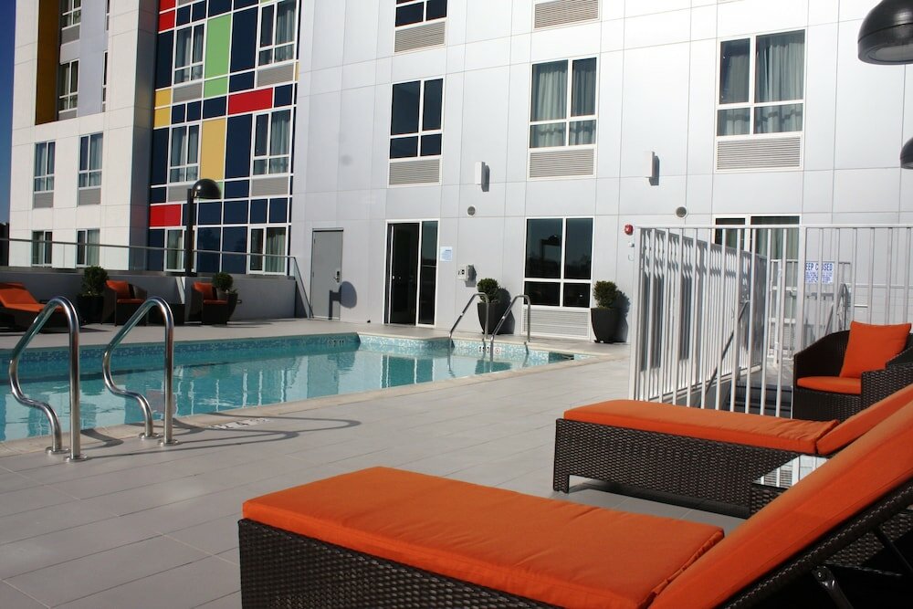 Фото Holiday Inn Express North Hollywood - Burbank Area, an Ihg Hotel