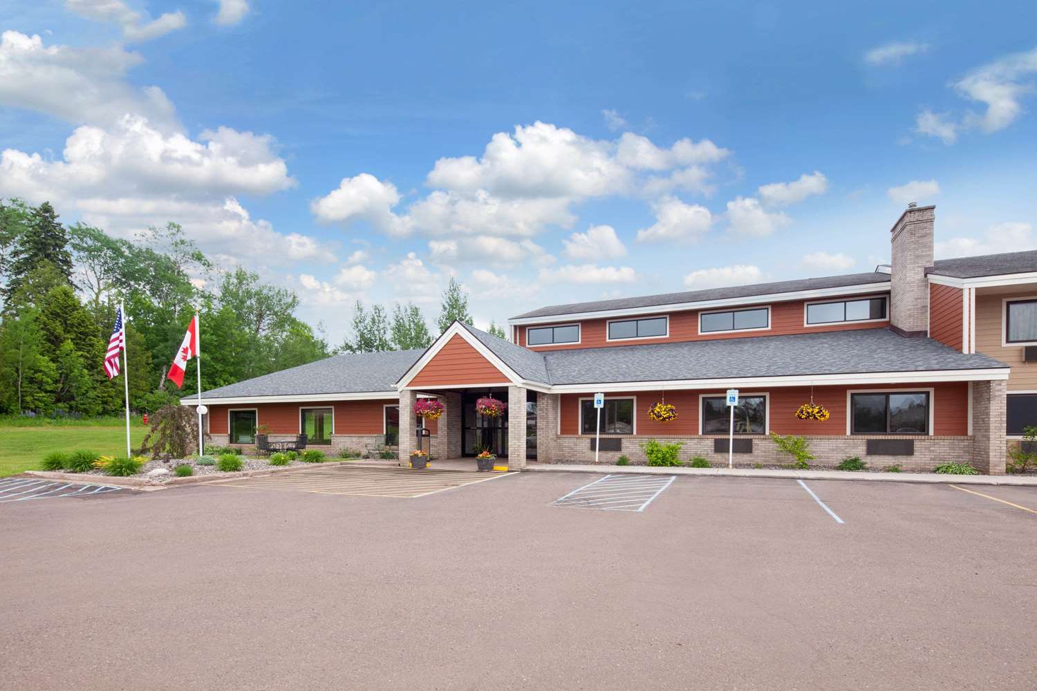 Фото AmericInn by Wyndham Ironwood