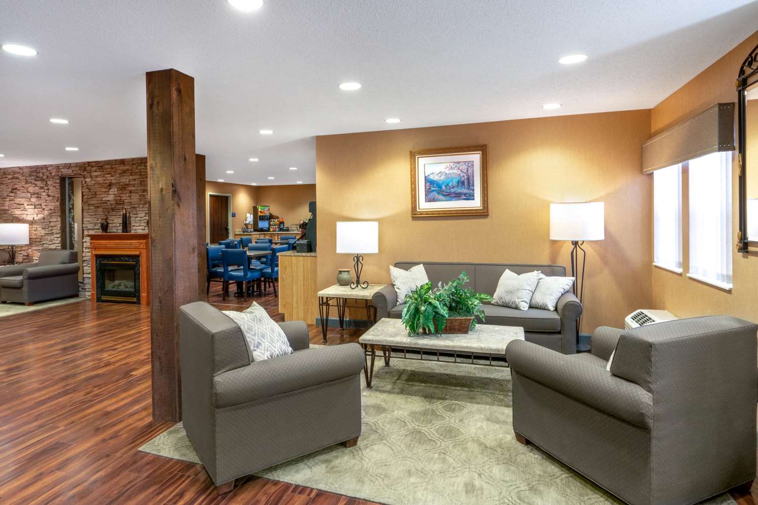 Фото Microtel Inn & Suites by Wyndham Raton