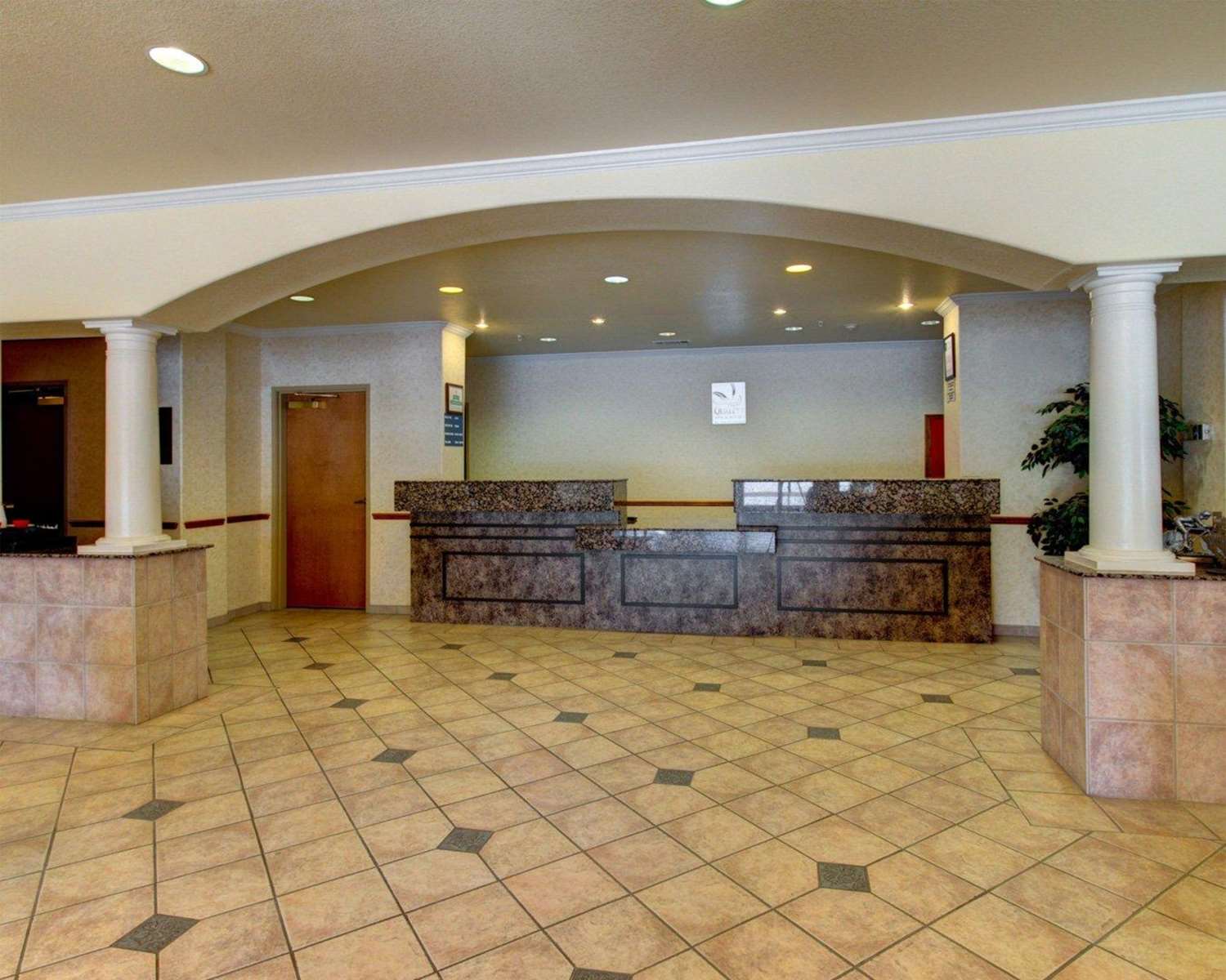 Фото Quality Inn & Suites