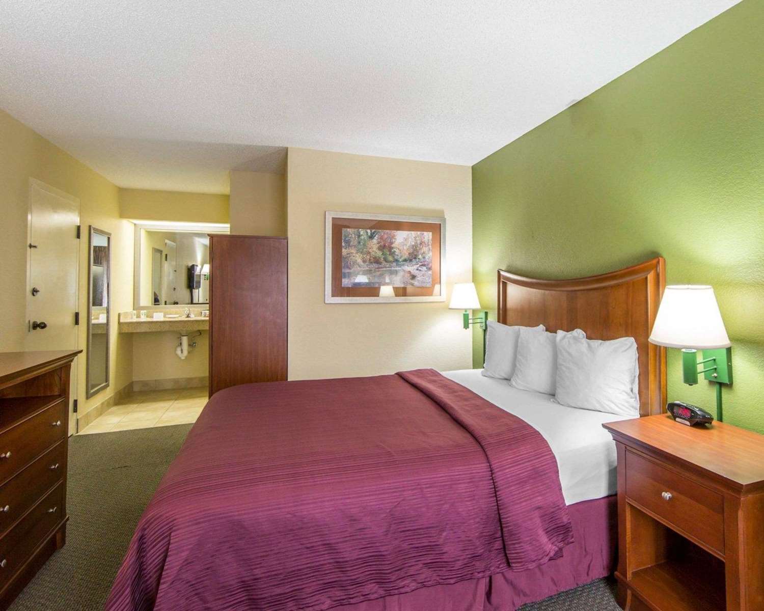 Фото Quality Inn Merchants Drive