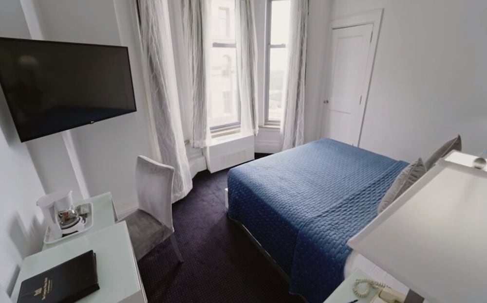 Фото The Congress Plaza Hotel & Convention Center