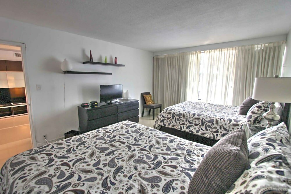 Фото Private Apartments by Vacations On Miami Beach