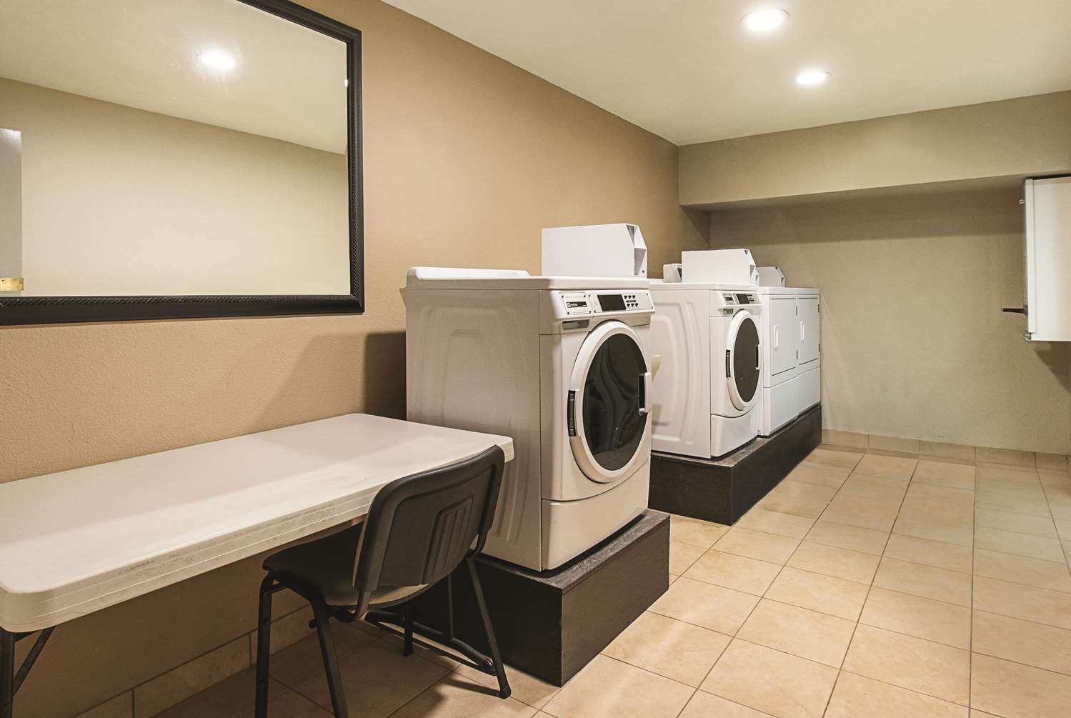 Фото La Quinta Inn & Suites by Wyndham Portland Nw