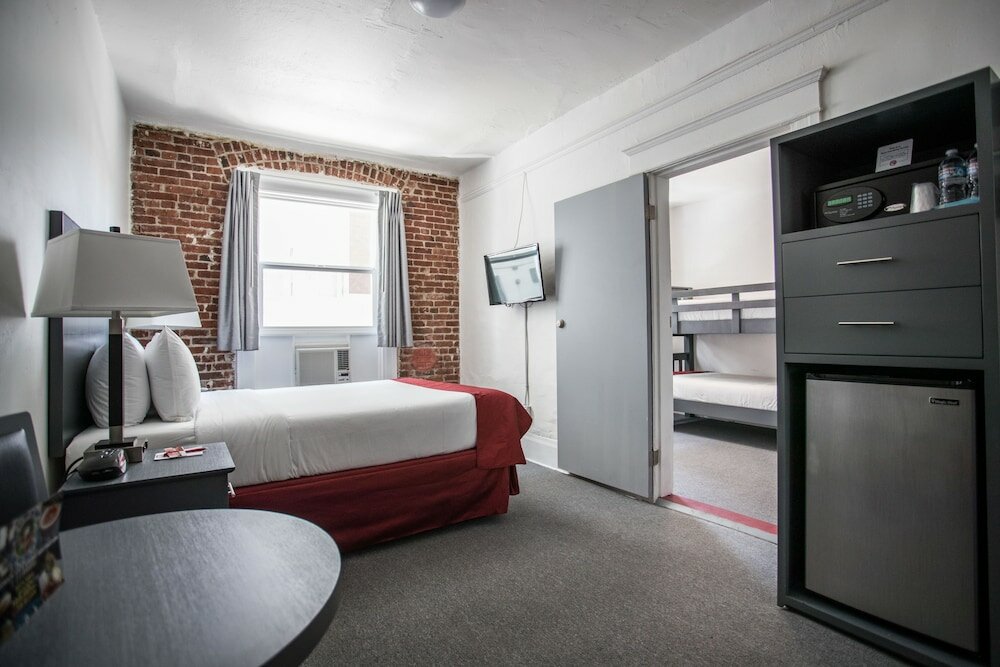 Фото The American Hotel