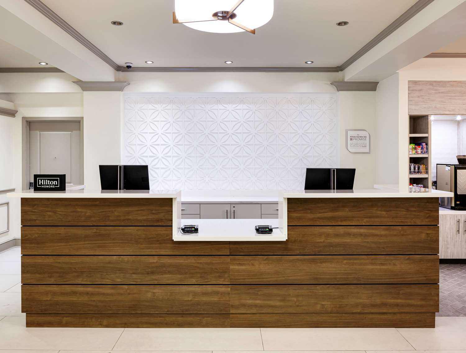 Фото Hilton Garden Inn San Diego/Rancho Bernardo