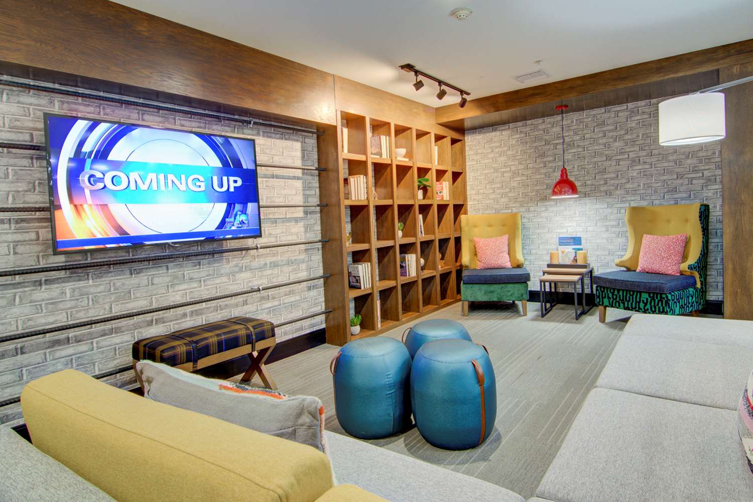 Фото Comfort Suites Airport