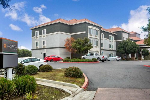 Гостиница La Quinta Inn & Suites by Wyndham Visalia/Sequoia Gateway в Визалии