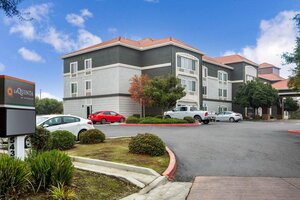Гостиница La Quinta Inn & Suites by Wyndham Visalia/Sequoia Gateway