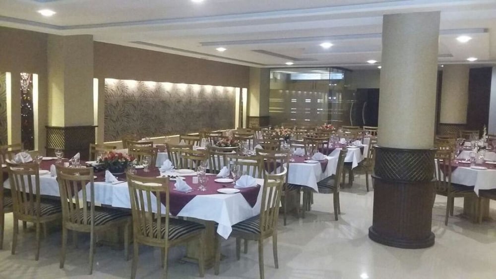 Фото Panoramic Hotel - Mall Road Lahore