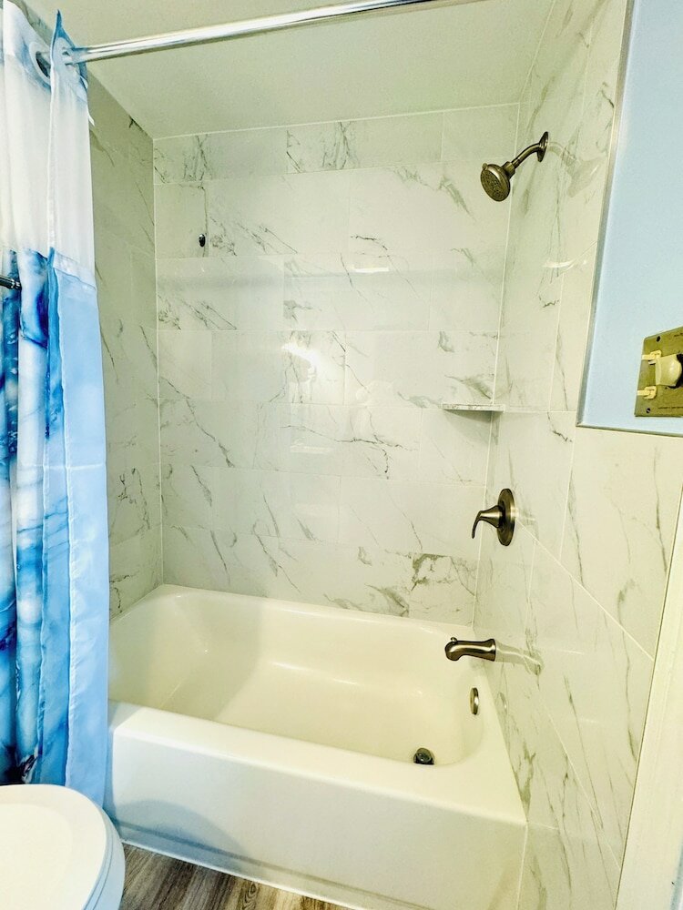 Фото Blue Spruce Motel & Townhouses