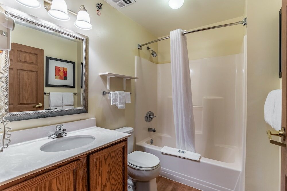 Фото HomeTowne Studios & Suites by Red Roof Columbia