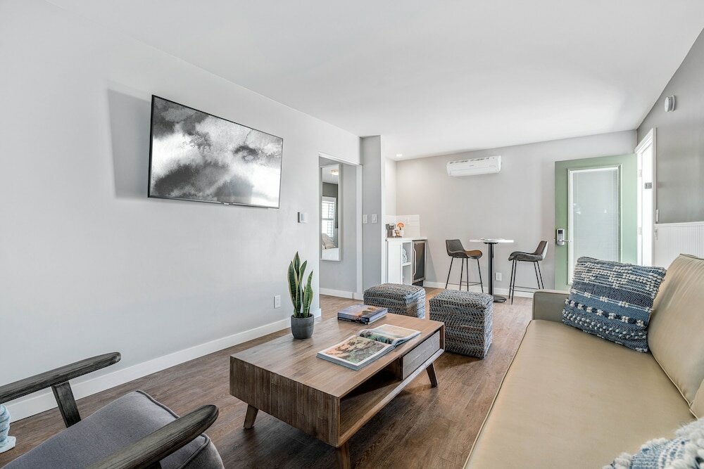 Фото Sea Sprite Oceanfront Hotel