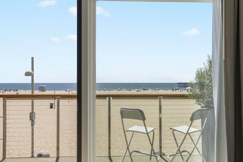 Фото Sea Sprite Oceanfront Hotel