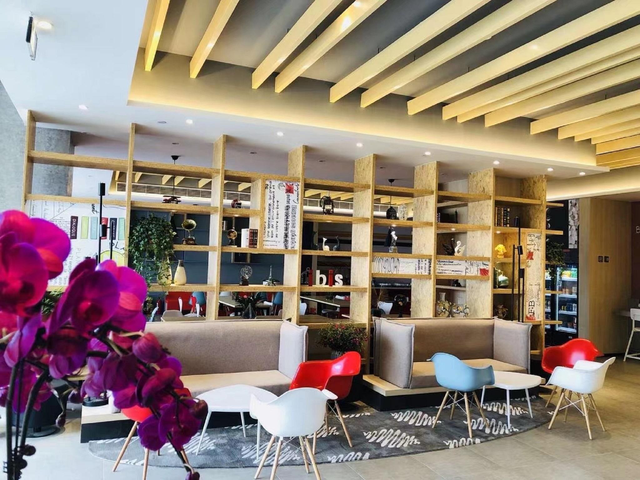 Фото Ibis Nanjing South Railway Station North Square Hotel