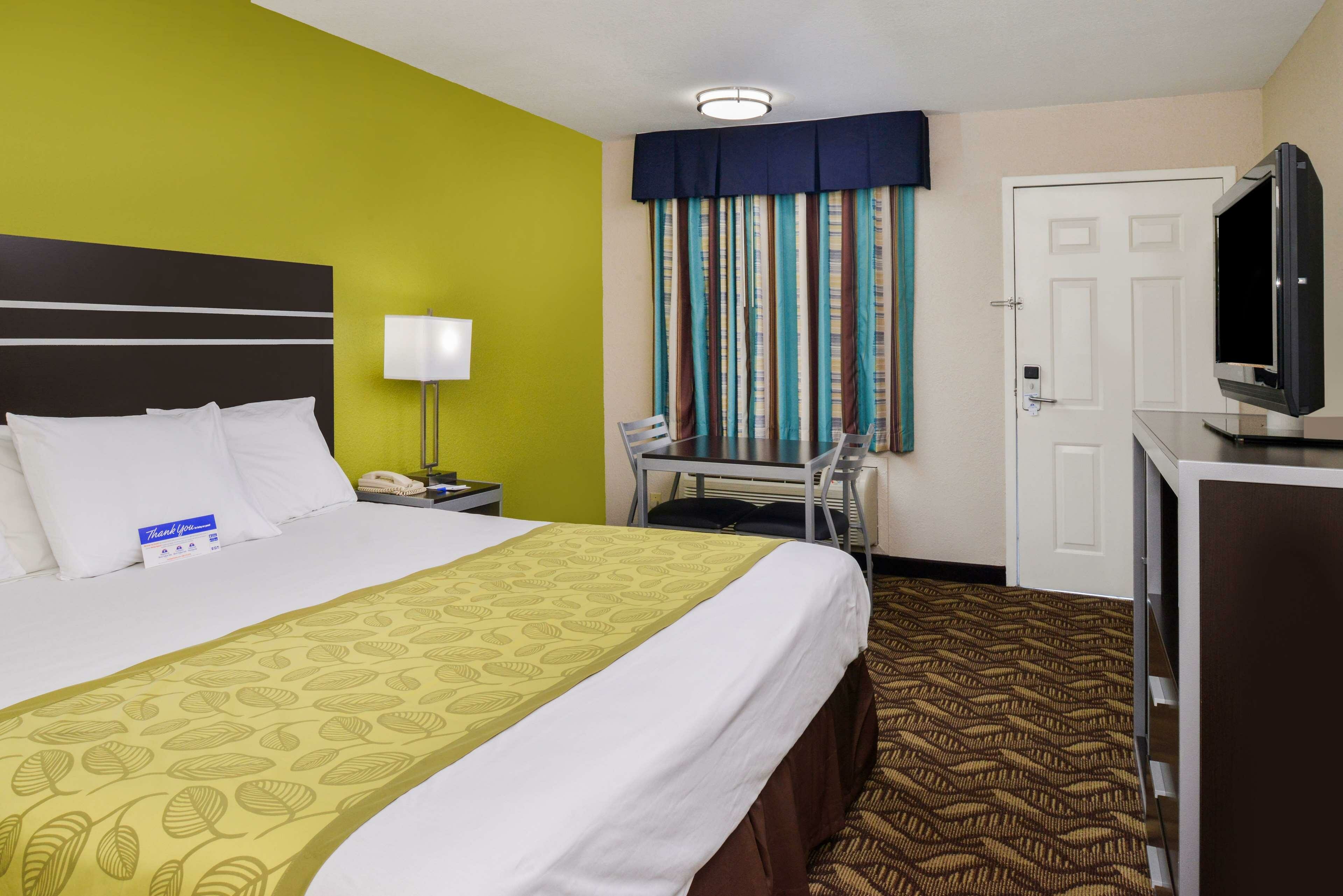 Фото Americas Best Value Inn Pasadena Houston