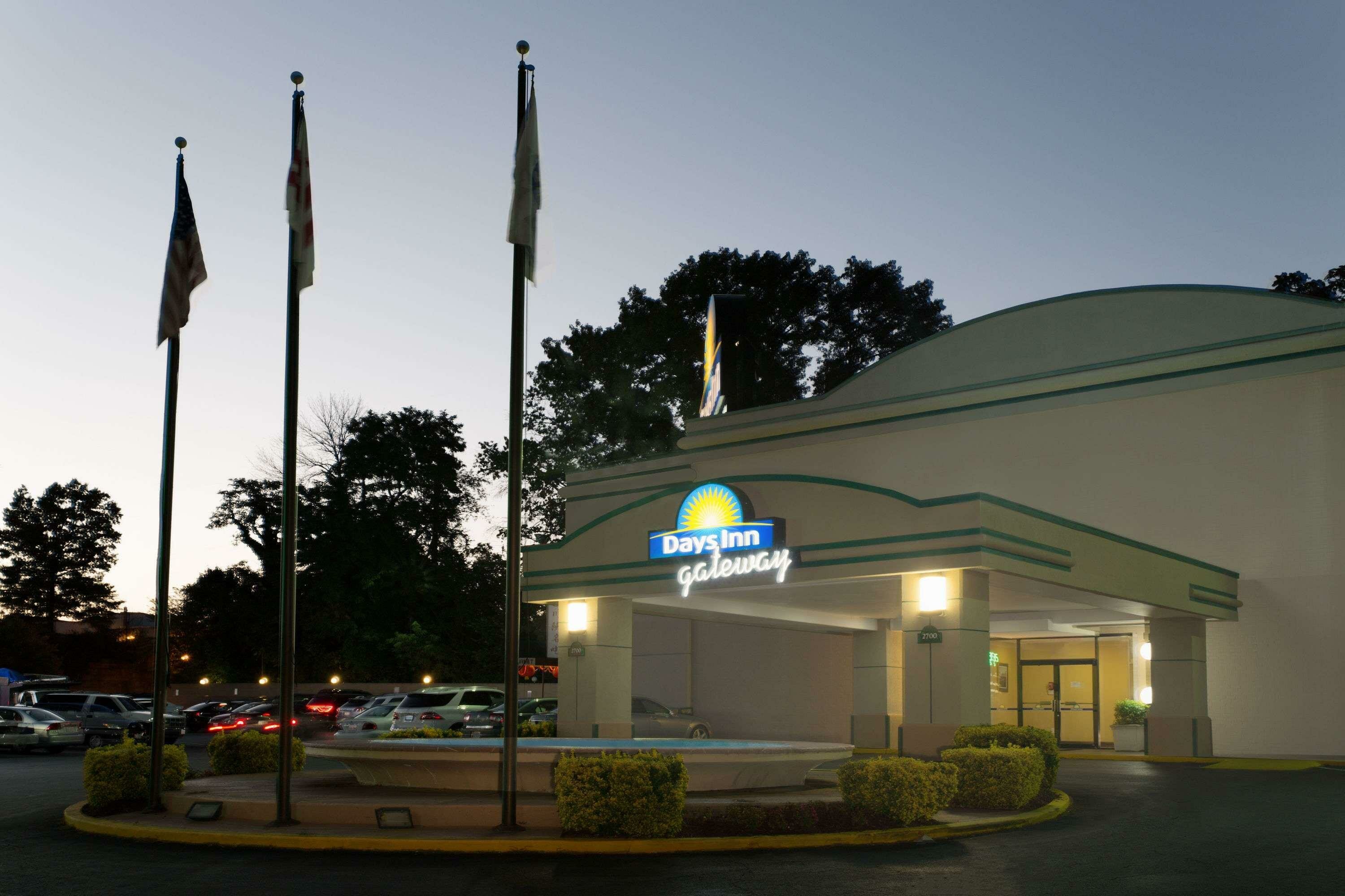 Фото Days Inn by Wyndham Washington DC/Gateway