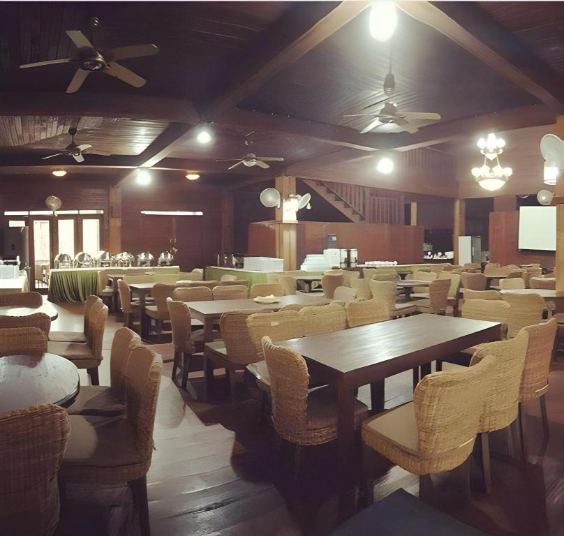 Фото RedDoorz Resort @ Taman Wisata Mangrove