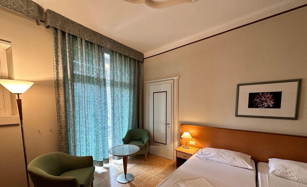 Фото E-Rooms Minusio