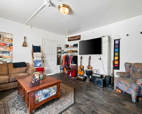 Гостиница Bunk+Brew Historic Lucas House - Hostel в Бенде